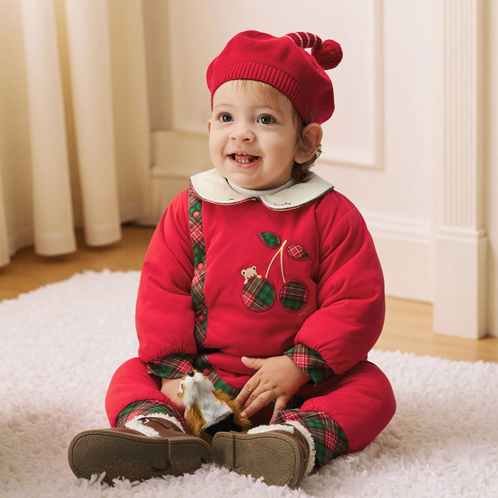 Effortless Layering for Cool Days Subheading: Lightweight warmth without bulk. Ideal for 15°C–20°C weather — perfect under a jacket, or as a stand-alone outfit indoors. Keeps baby snug but never overheated, even during active play.