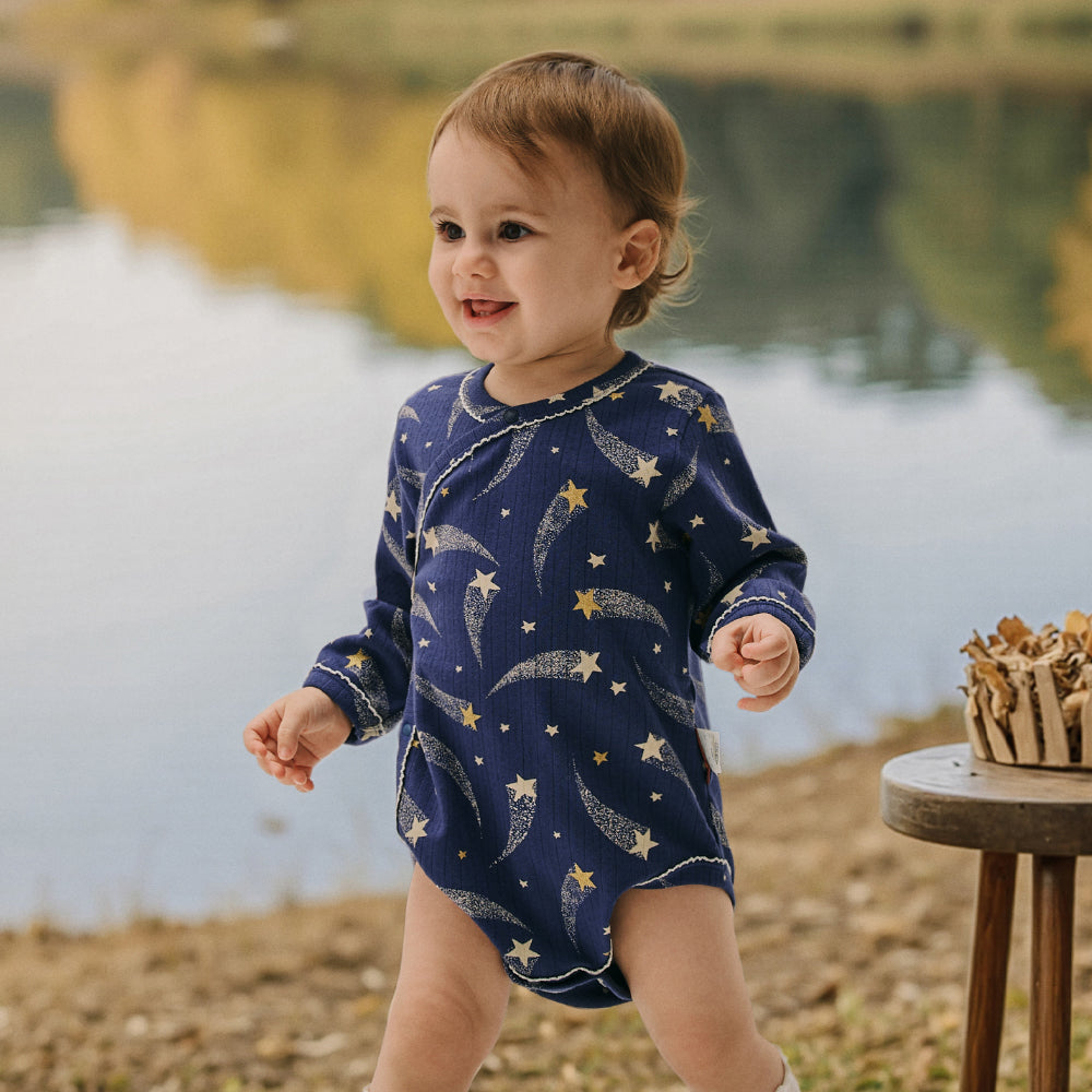 🌠 Starry Night – Cotton Baby Bodysuit with Shooting Star Print