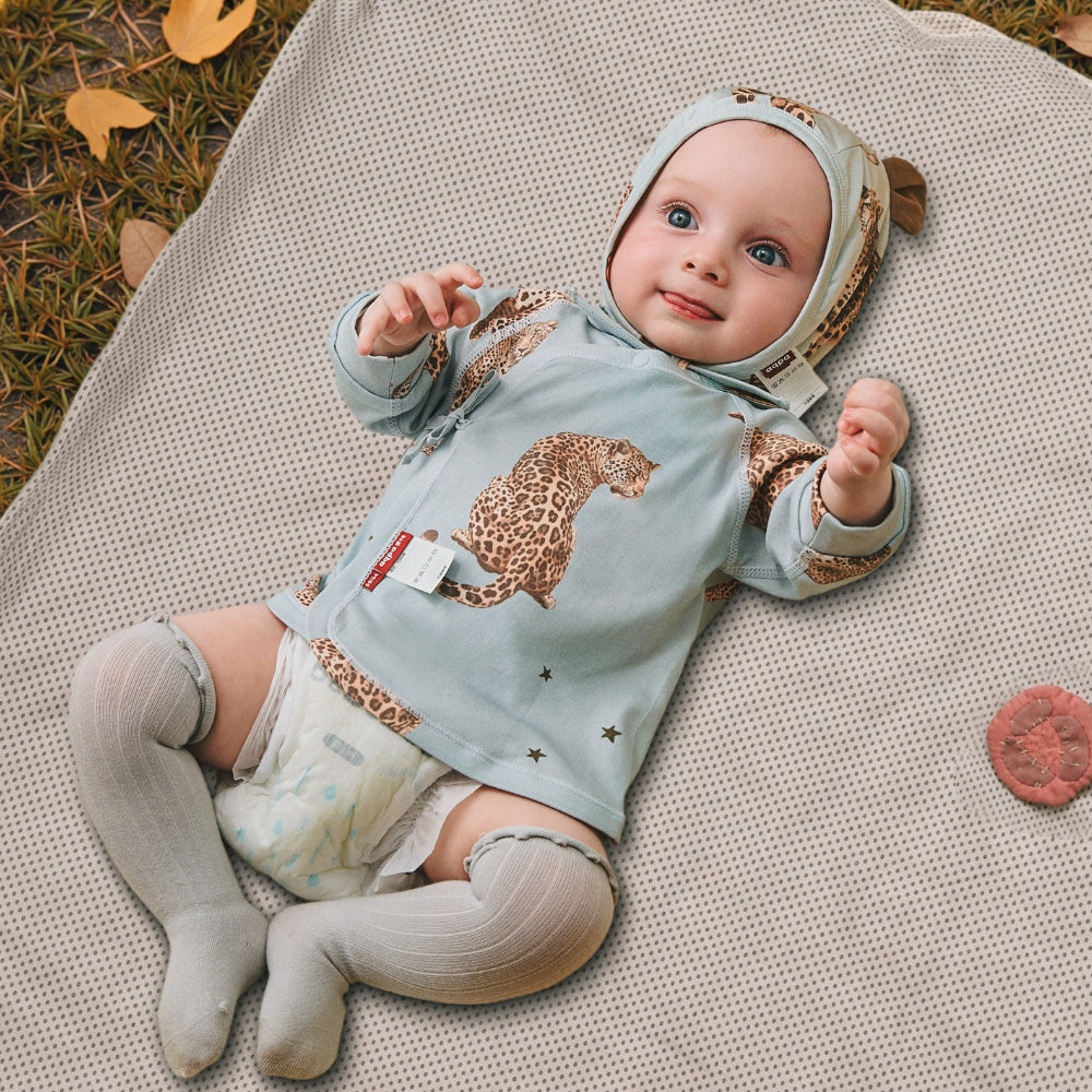 Lamb Love Kimono Baby Top – Smart Design for Mess-Free Days