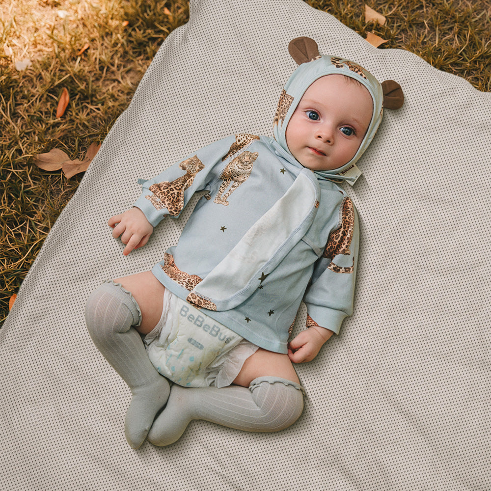 Lamb Love Kimono Baby Top – Smart Design for Mess-Free Days