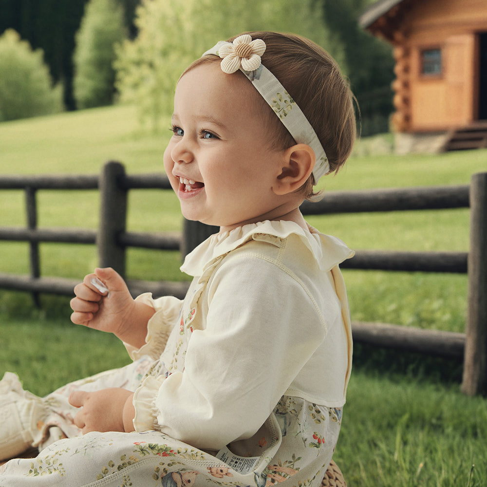 Charming Blossom Headband: The Perfect Finishing Touch