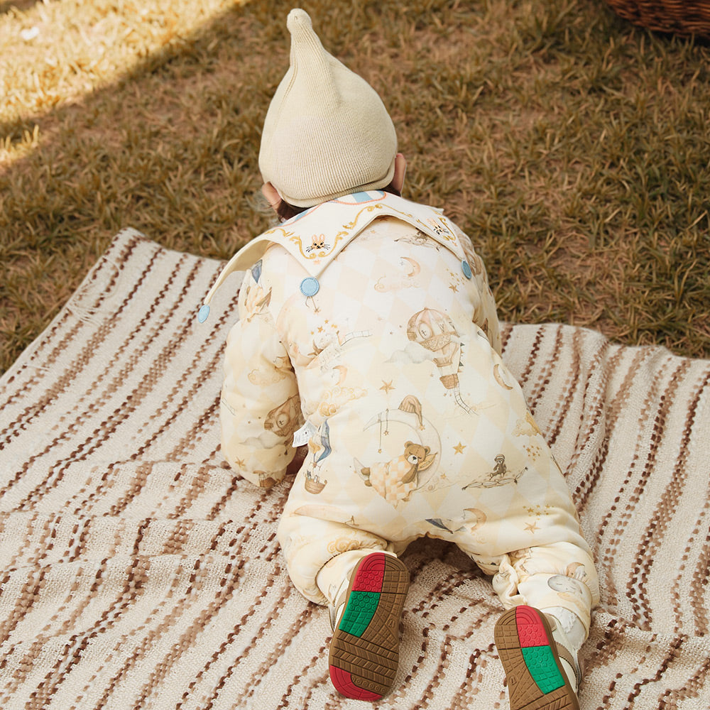 Vintage-Inspired Cotton Baby Romper with Peter Pan Collar | Cozy Storybook Print One-Piece (5°C–15°C)