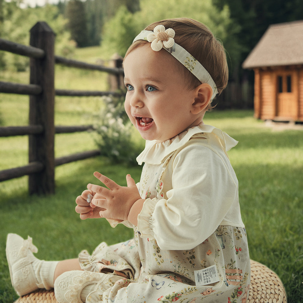 Charming Blossom Headband: The Perfect Finishing Touch