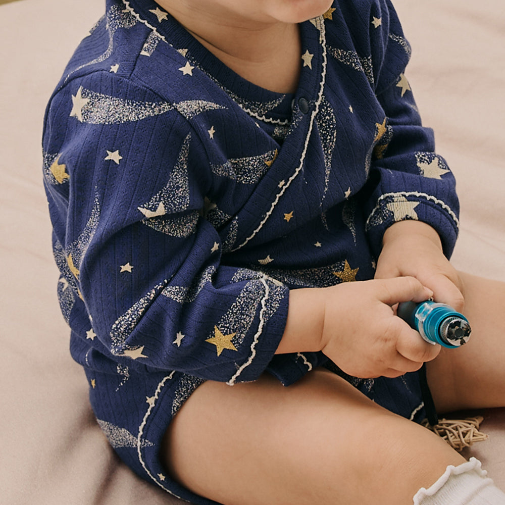 🌠 Starry Night – Cotton Baby Bodysuit with Shooting Star Print
